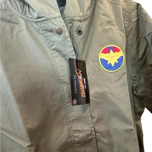 Her Universe Marvel Ms. Marvel Patch Anorak Jacket - Picture 4 of 6